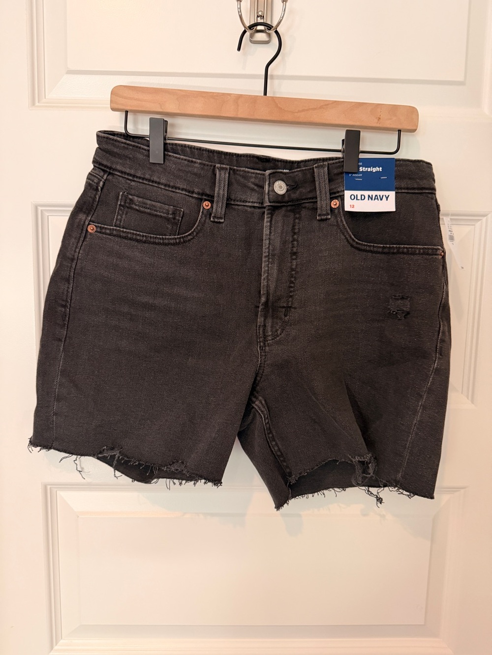 Old Navy Women's 5" OG straight Black Distressed Denim Shorts Size 12